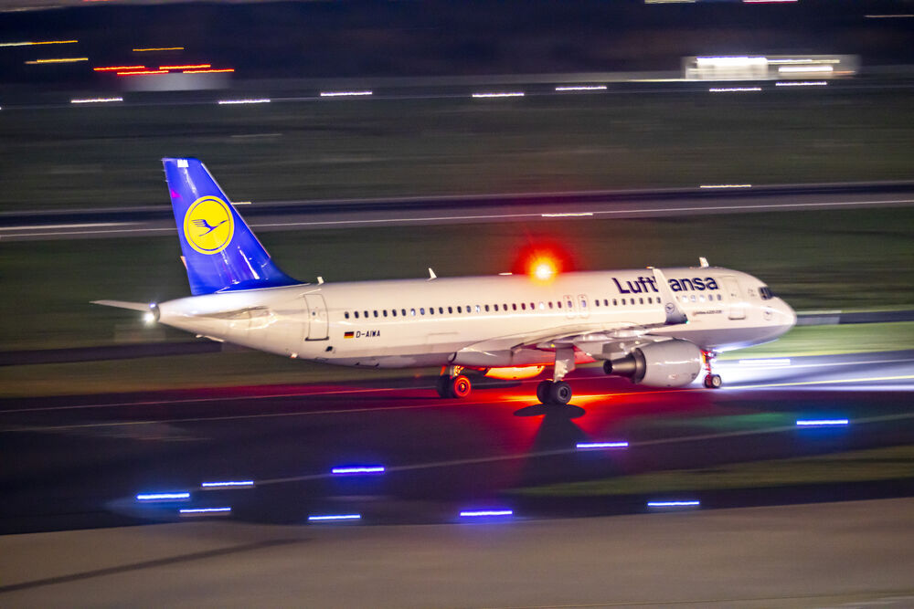 Einfach unglaublich! Flugzeug musste notlanden - Passagier hatte zu viel gepupst