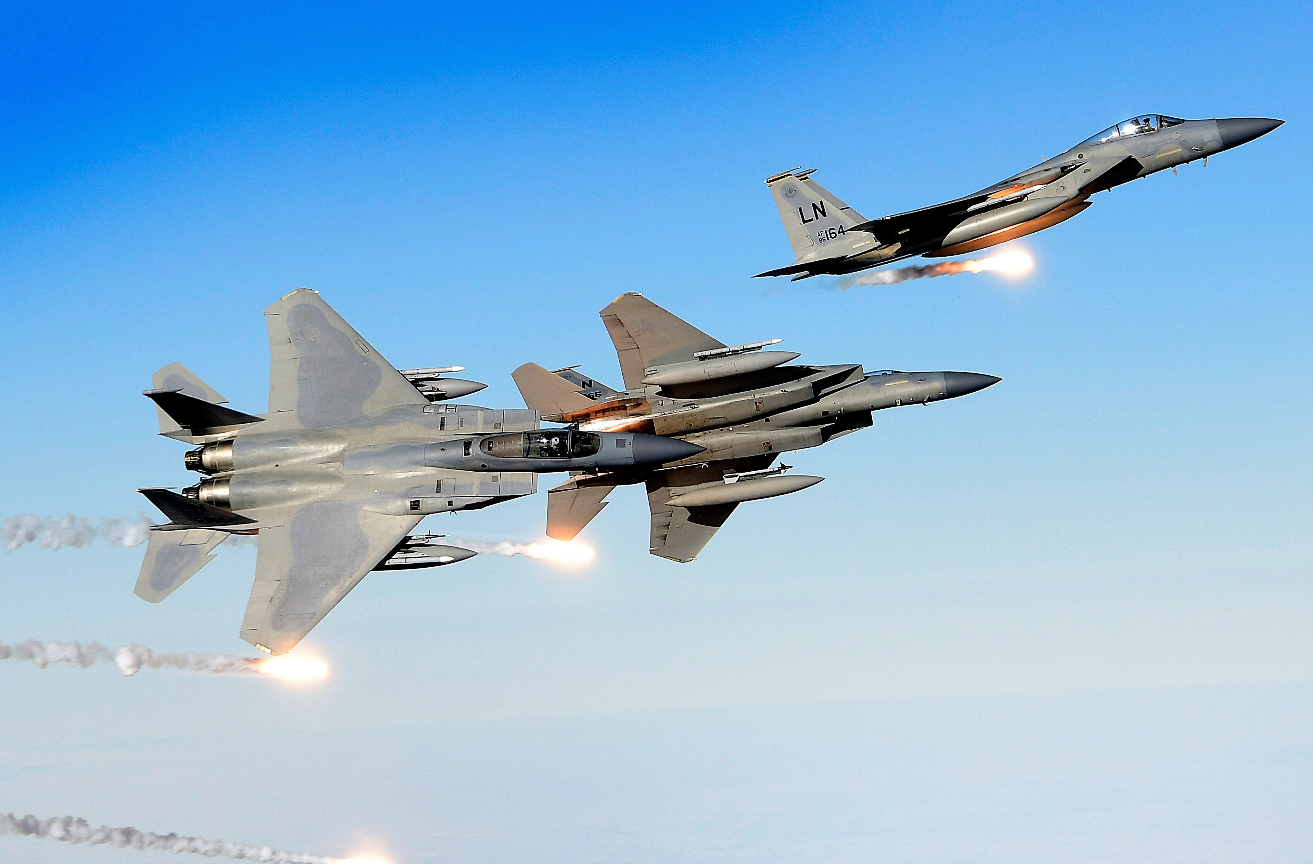 Alarmstart! Russische Bomber nähern sich NATO-Marineverband in der Ostsee! Abfangjäger gestartet!