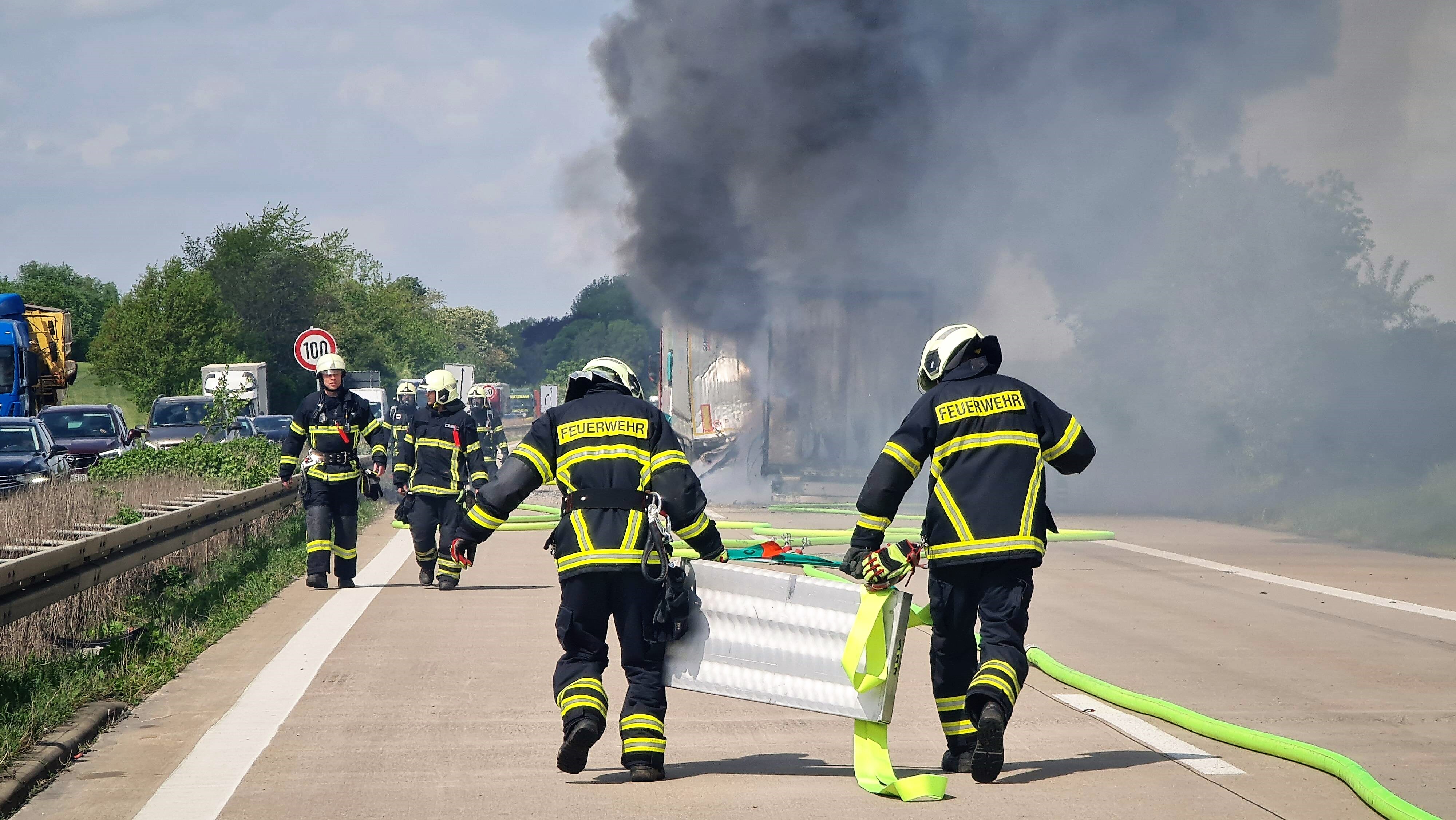 Autobahn Vollsperrung! Schwerer Unfall mit mehreren Schwerverletzten - mehrere Stunden komplett dicht!