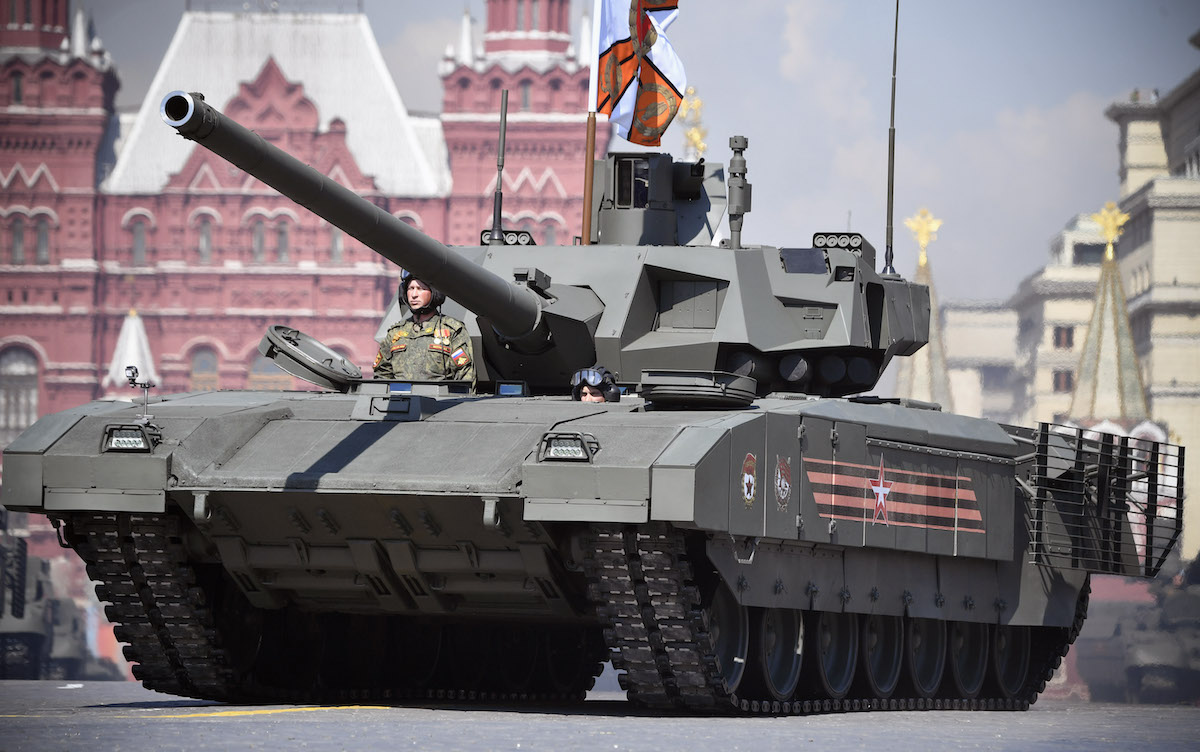 Russischer Wunder-Panzer T-14-Armata auf dem Schlachtfeld gesichtet! Kommt es zum Showdown mit dem Leopard?
