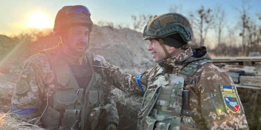 Oberbefehlshaber der ukrainischen Bodentruppen ist in Bachmut! General Syrski direkt an der Front!