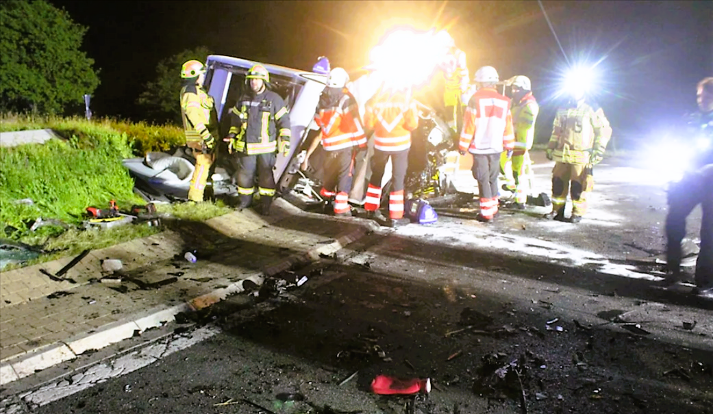 Feuerwehrmann und Sanitäterin sterben bei Motorrad-Tragödie!