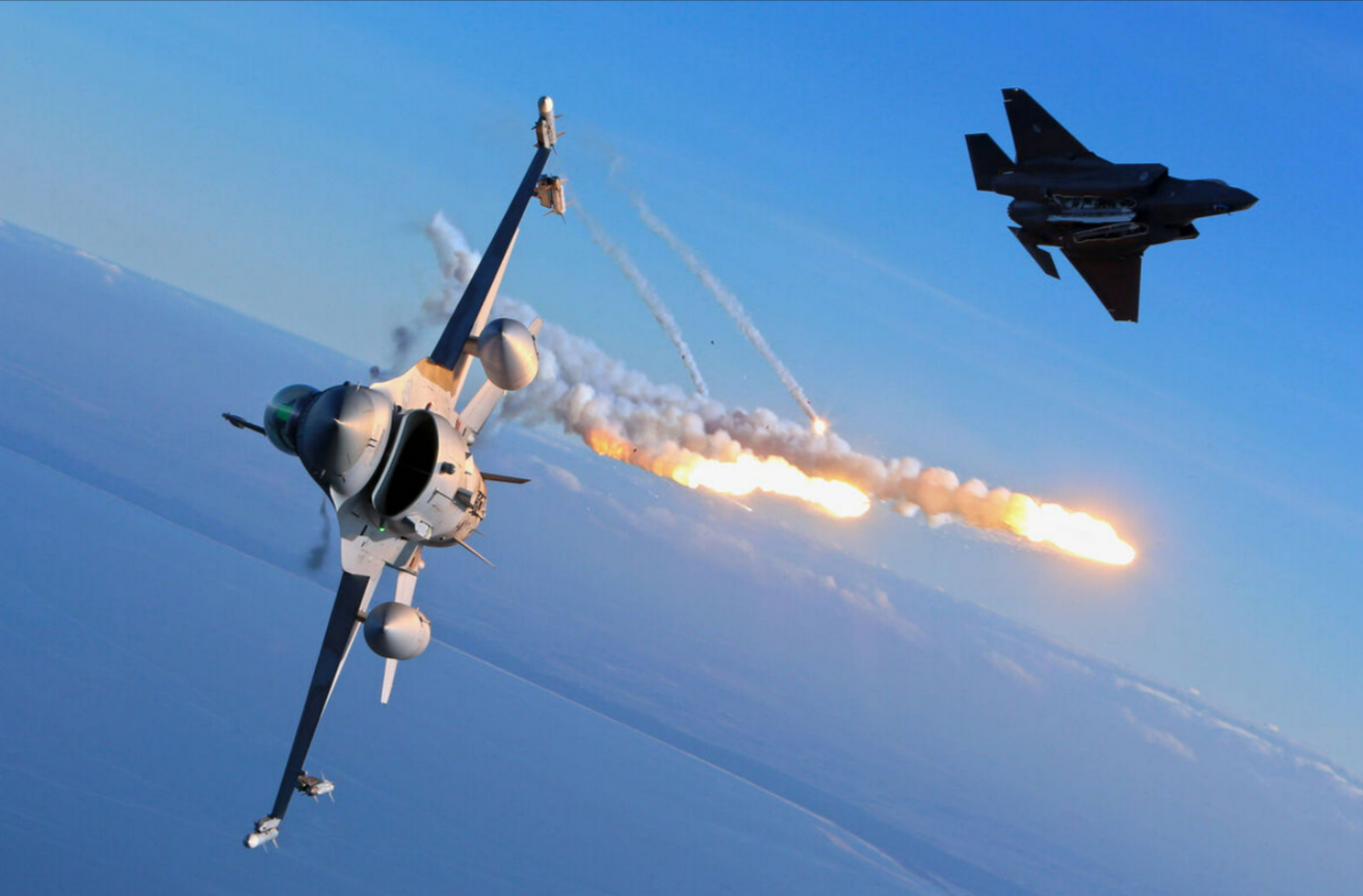 Alarmstart! NATO-Typhoons fangen russische Militärmaschine über der Ostsee ab!