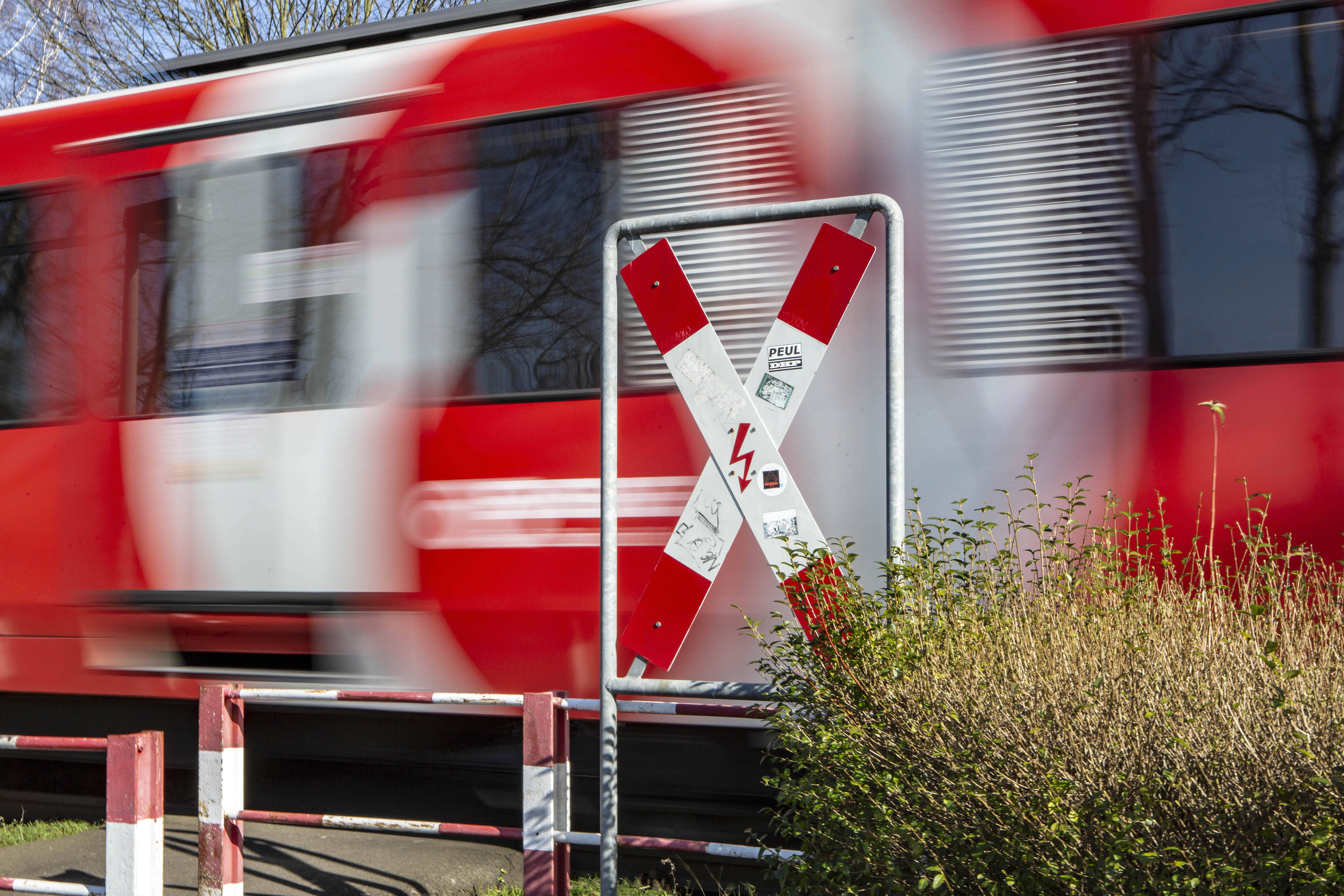 Wieder Amok-Alarm in einer Regionalbahn - Polizei nimmt bewaffneten Mann fest!