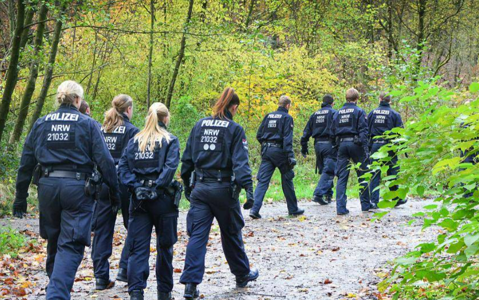 Unfassbare Gewalttat! 14-Jähriger unter Mordverdacht! Kleiner Joel (6) auf Spielplatz brutal erstochen