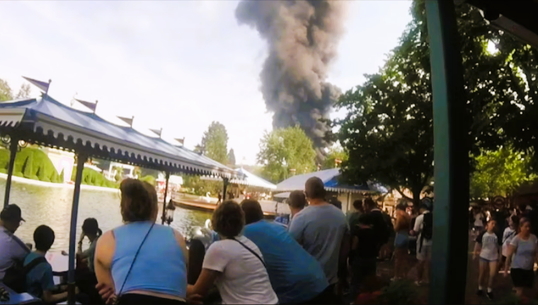 Großbrand in beliebtem deutschen Freizeitpark - 4.500 Besucher evakuiert!