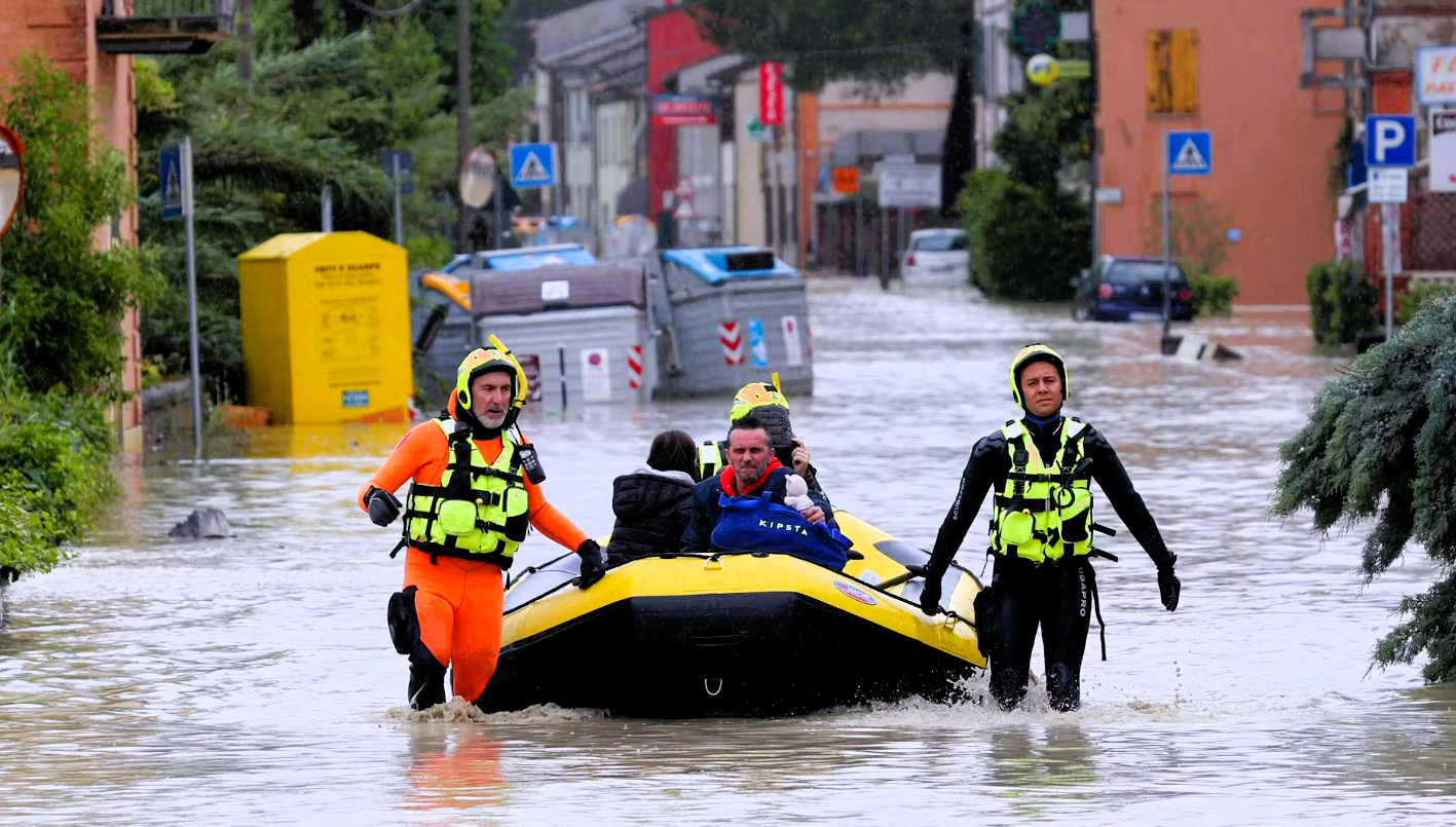 Feuerwehrmann stirbt bei Unwetter-Einsatz! Keine Entwarnung in den Flutgebieten - nächster Regen kommt