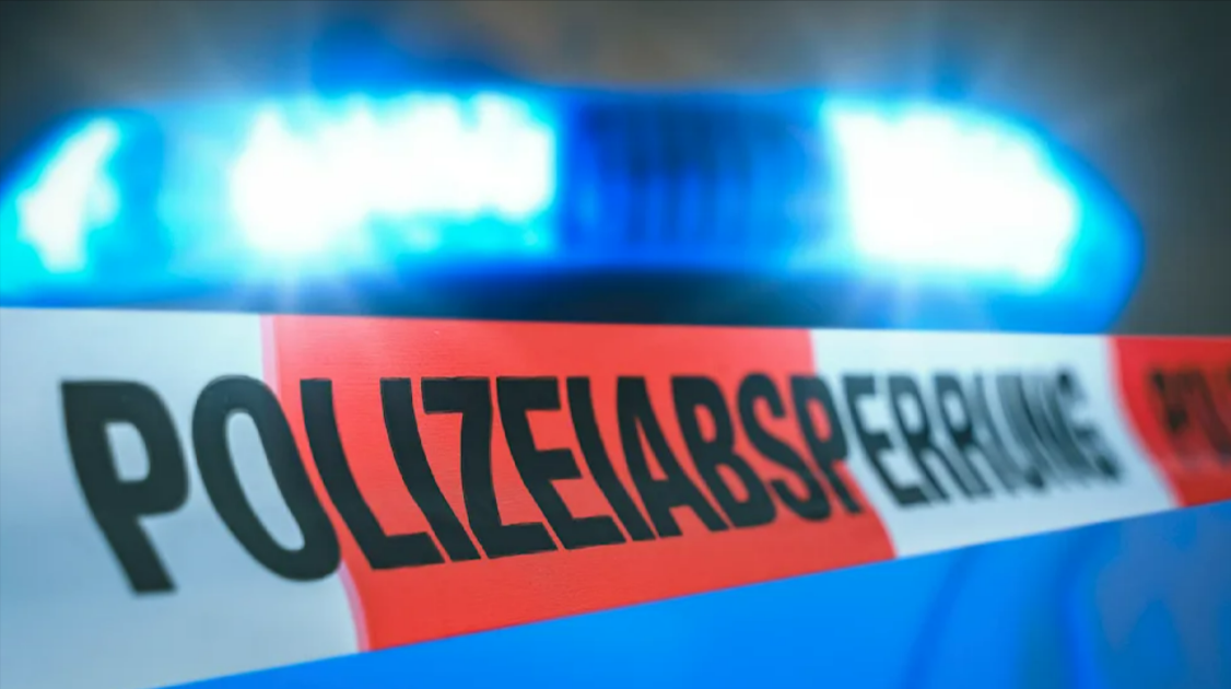 Kind stirbt bei schlimmen Unfall! LKW erfasst Microcar - 15-jährige Teenagerin stirbt