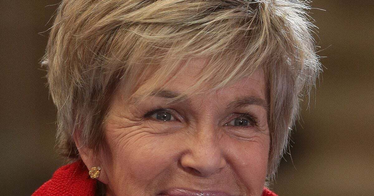 Véronique Jannot embarrassante mais attendrissante : la leçon d'apiculture qui tourne au rire