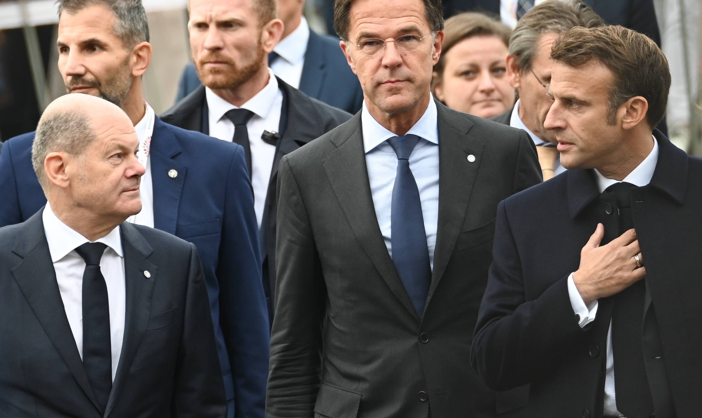 Olaf Scholz richtet klare Worte an Putin! Der Bombenterror muss sofort aufhören!