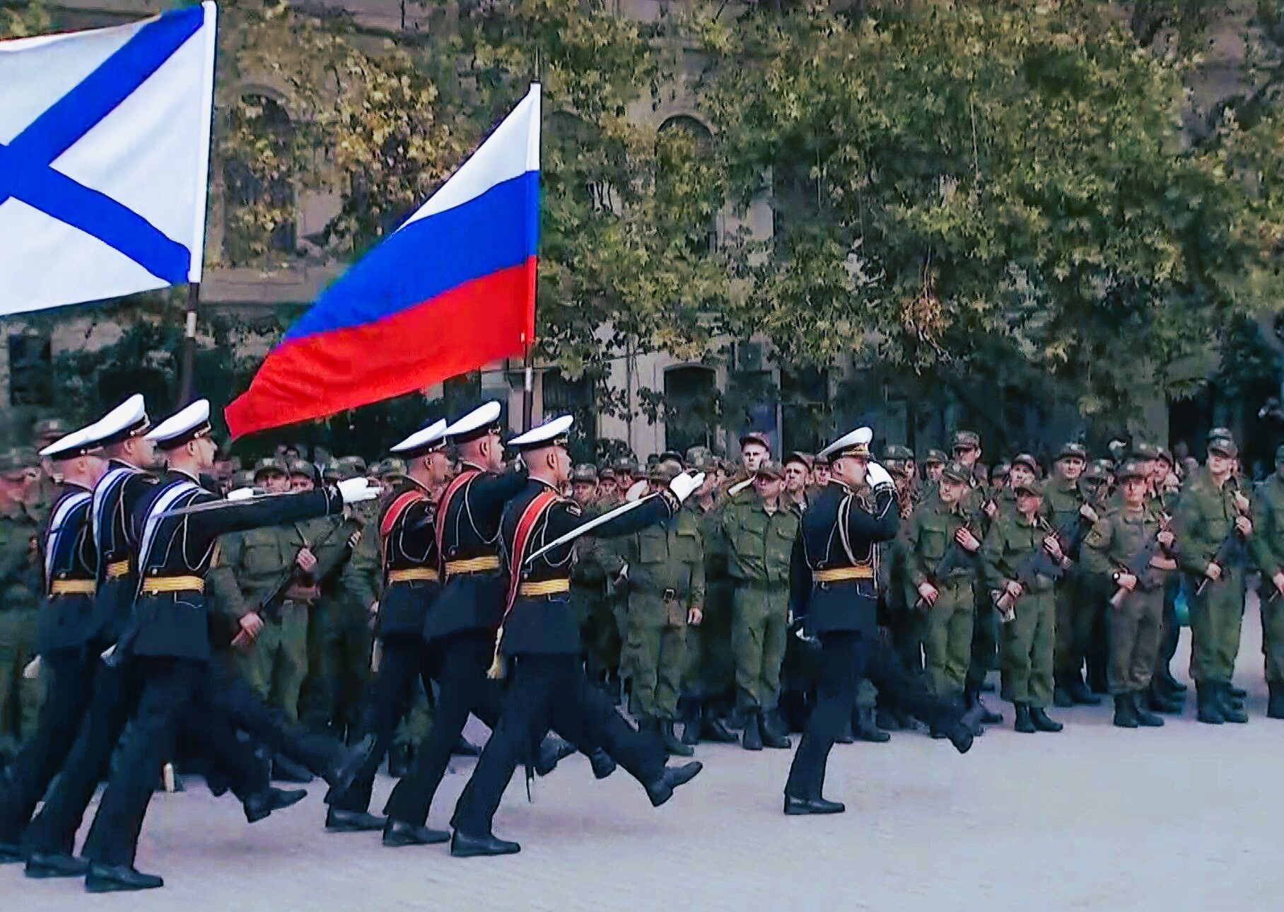 Putin mit Atomkoffer gesichtet! Signal an den Westen? Plant Putin doch einen Atomangriff?