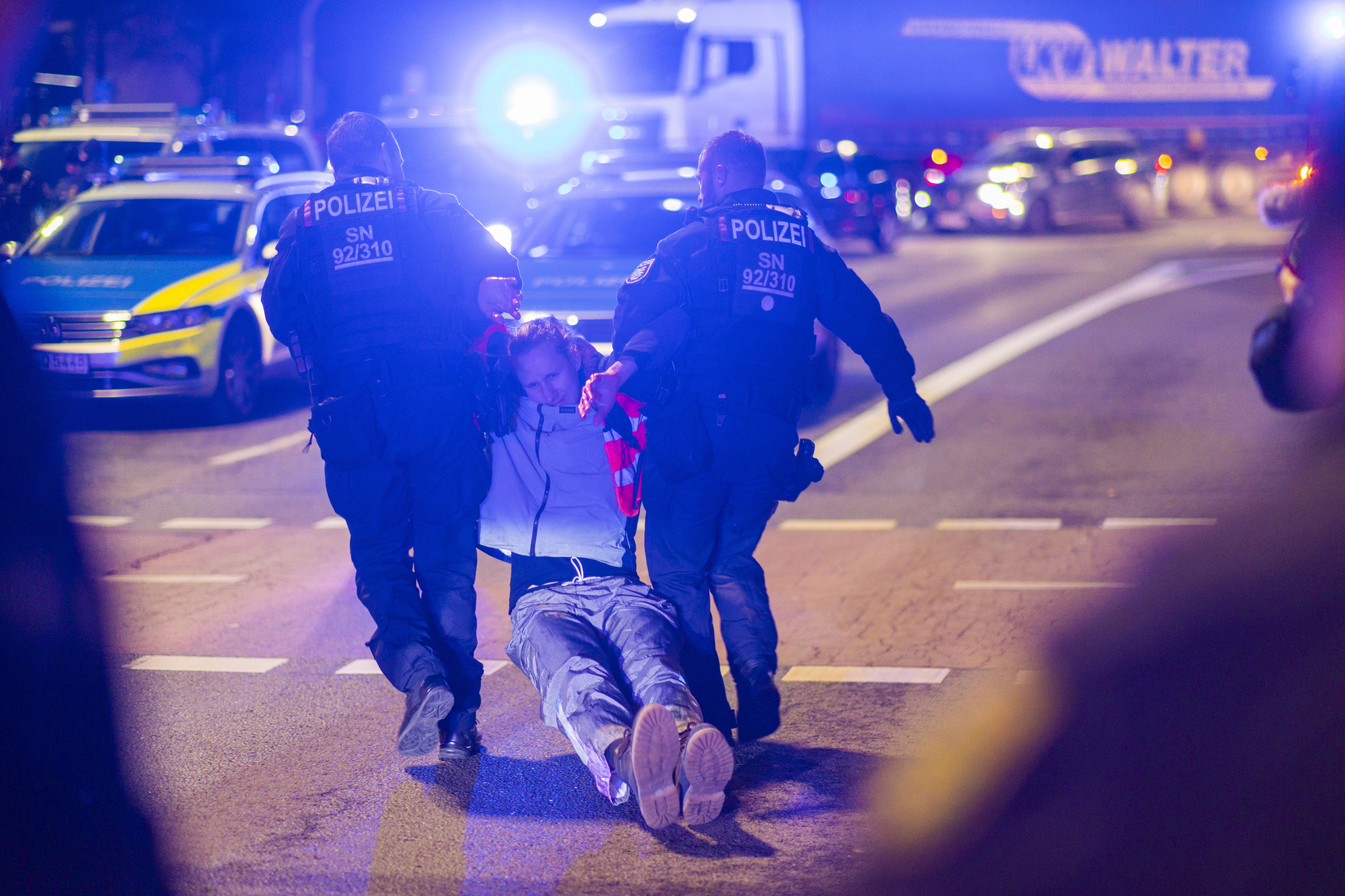 NRW - Axtmörder zu lebenslanger Haft verurteilt! Höchstrafe - Schreckliche Bluttat endet im Gefängnis