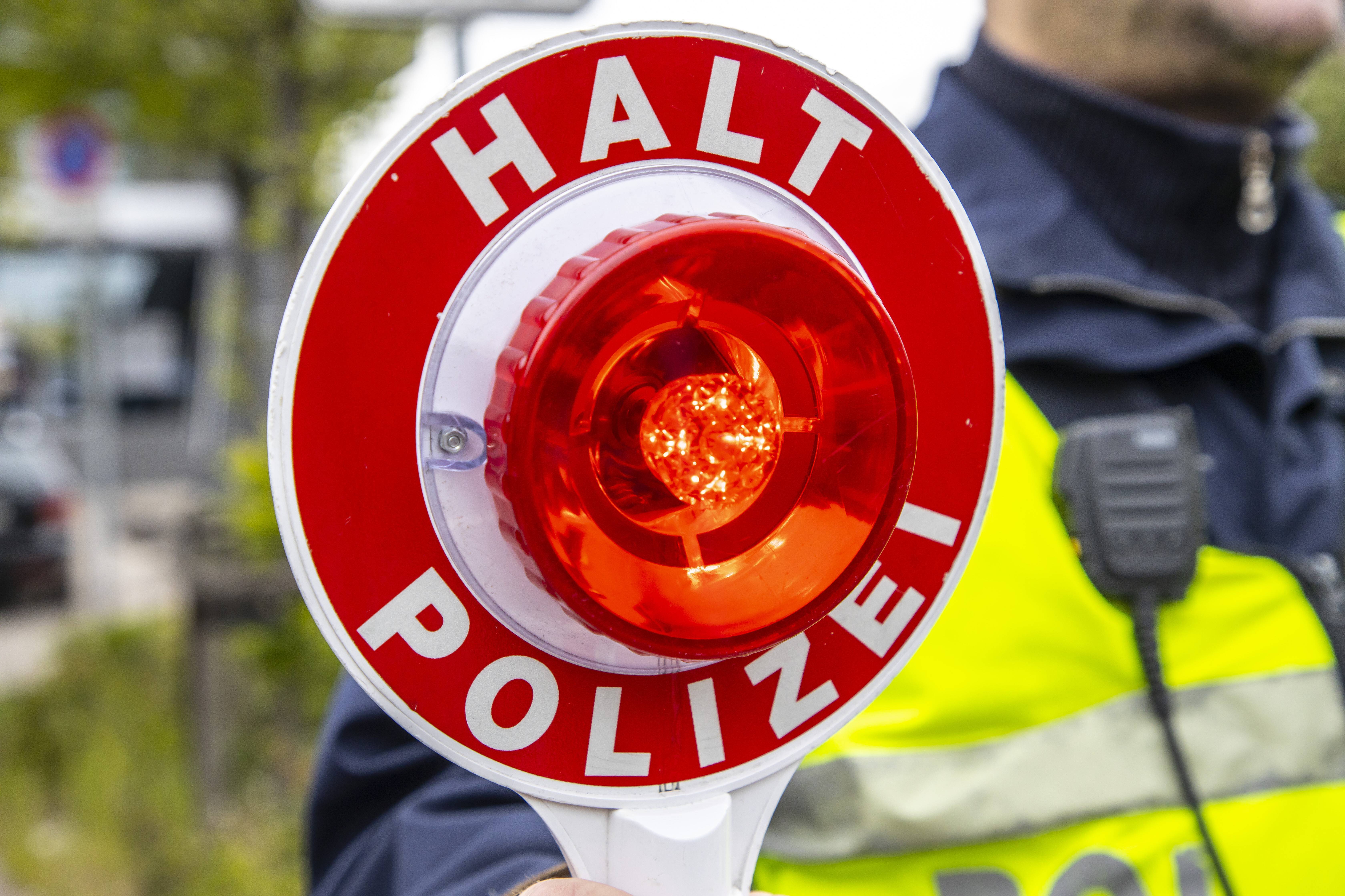 Leiche in Schweine-Mastanlage entdeckt! Grausamer Fund - Toter steckt im Schweinefutter!