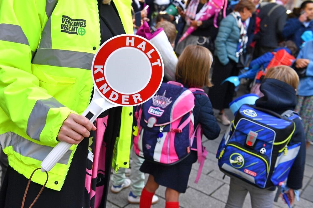 Schrecklicher Unfall! Schüler angefahren und lebensgefährlich verletzt! Not-Op
