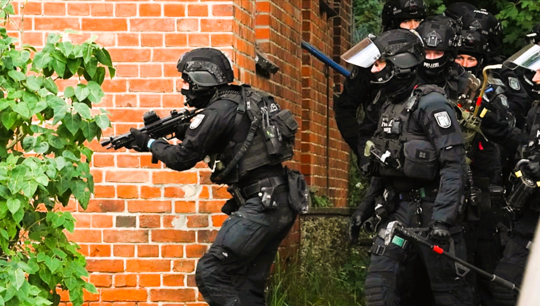 Erneut Bombendrohung gegen Schule - 3 Mädchen mussten medizinisch betreut werden!
