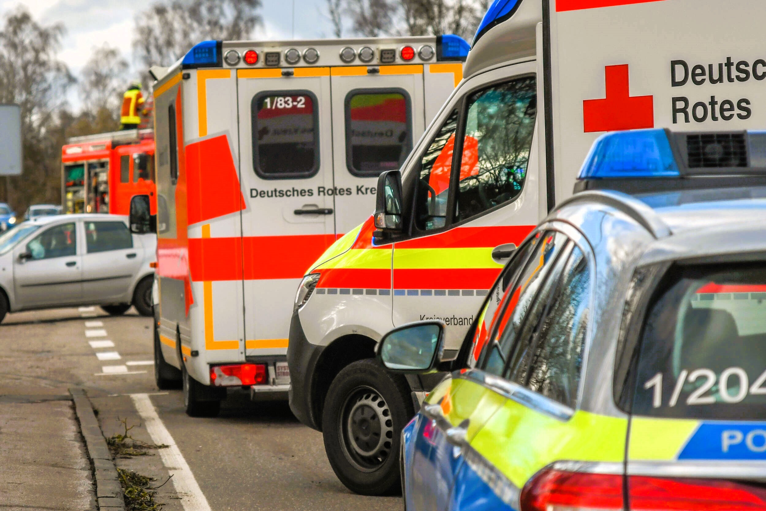 Terroralarm an Schule! Person mit Waffe gemeldet - SEK vor Ort, Schüler in Klassenräumen verschanzt!